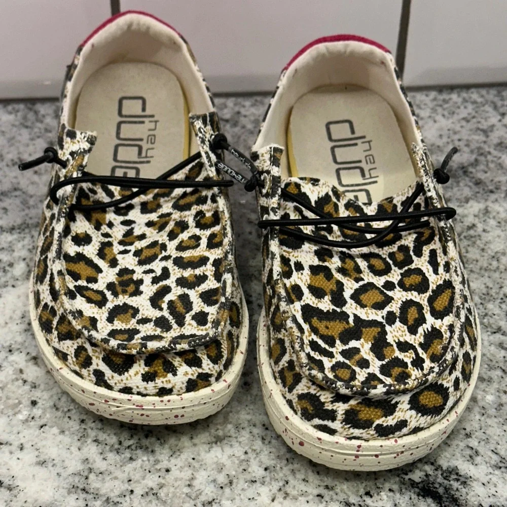 New Hey Dude Kids 1 Wendy Youth Loafer Cheetah Pink Animal Print Canvas Slip-On